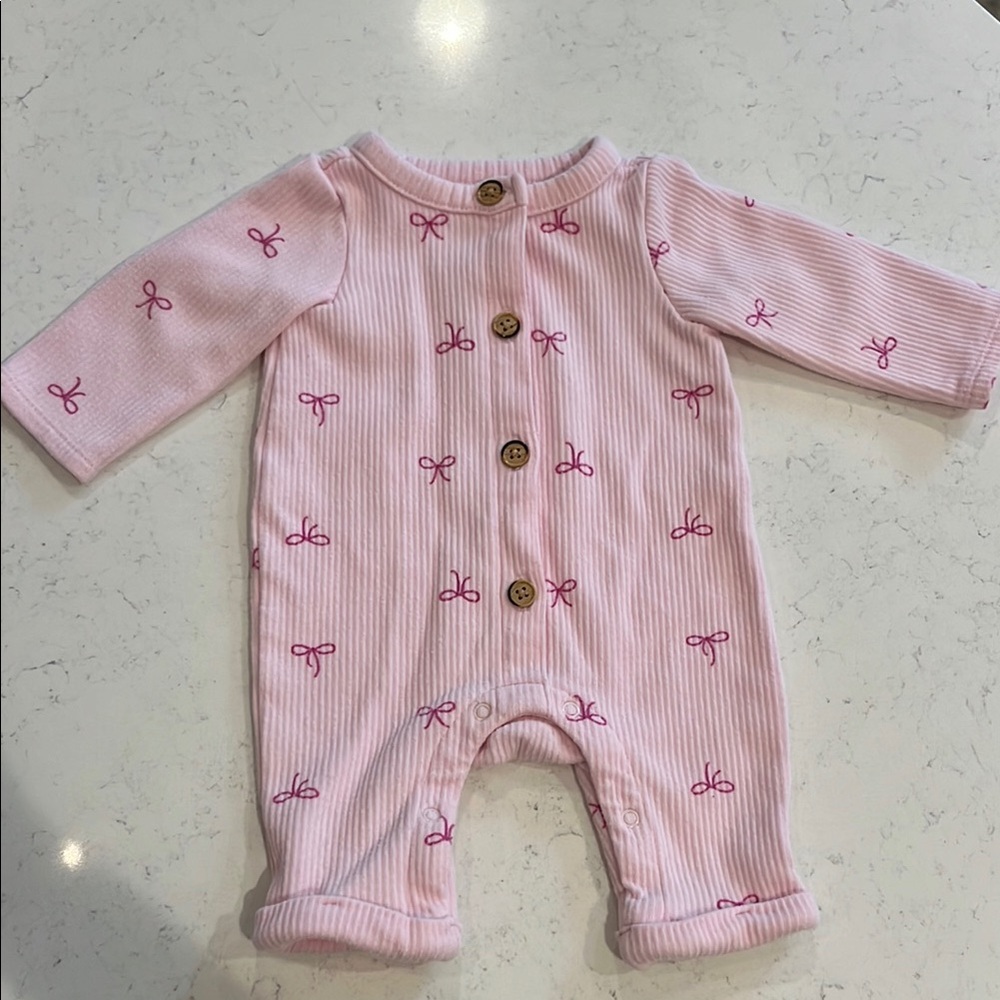 Cat & Jack adorable and soft pink bow romper.  Size NB or 0-3M